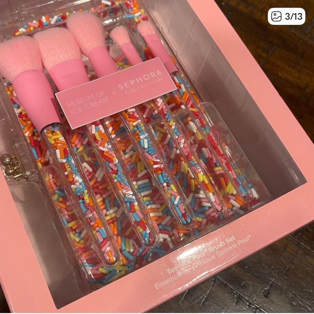 Sephora x Ice Cream Museum Sprinkle Brush Set - Pink and Multicolor